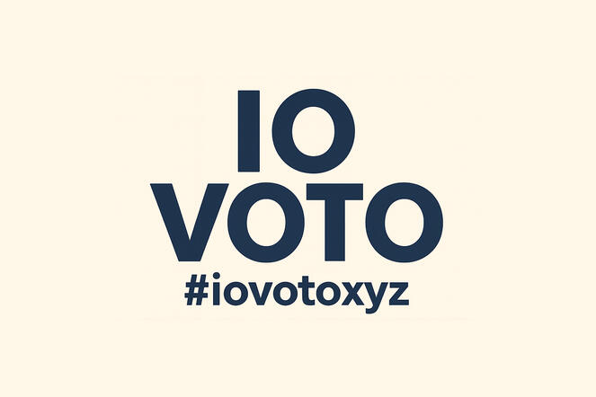Copertina rettangolare bianca con scritta IO VOTO ed hashtag iovotoxyz